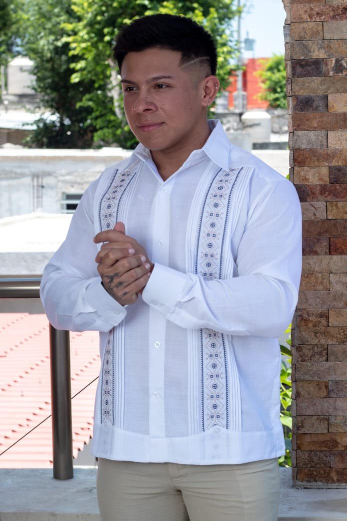 WhatsApp Image 2025-11-07 at 5.12.50 PM (3) Guayabera Mod.Jesús